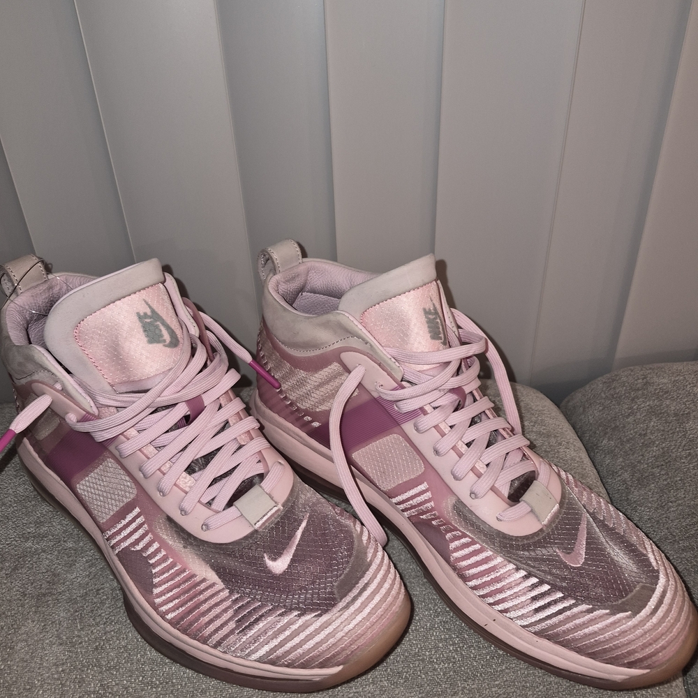 Nike Women's Pink Athletic Shoes